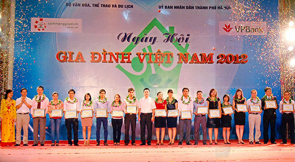 28-06-2012: Tôn vinh sản phẩm Thái Dương Gia phân phối