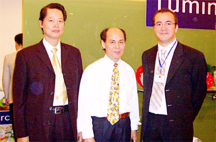 Tháng 10-2005: Hội thảo tại Thượng Hải, Trung Quốc.